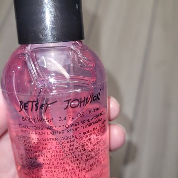 Betsy Johnson Vivid Roses Scented Body Wash And Body Lotion 3.4 FL Oz NWT - Picture 7 of 7